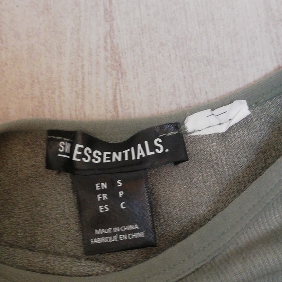 Green crop top - Picture 2 of 2